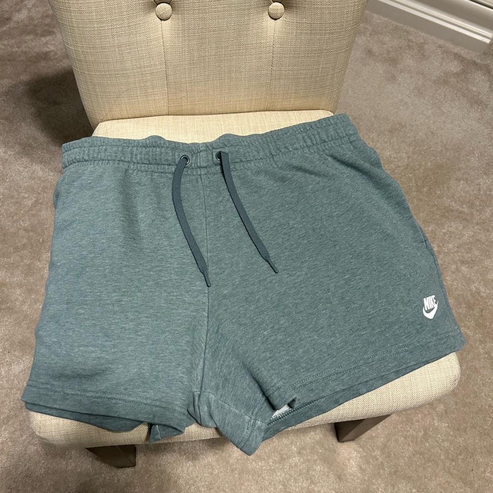 Nike Club Shorts - Size XL